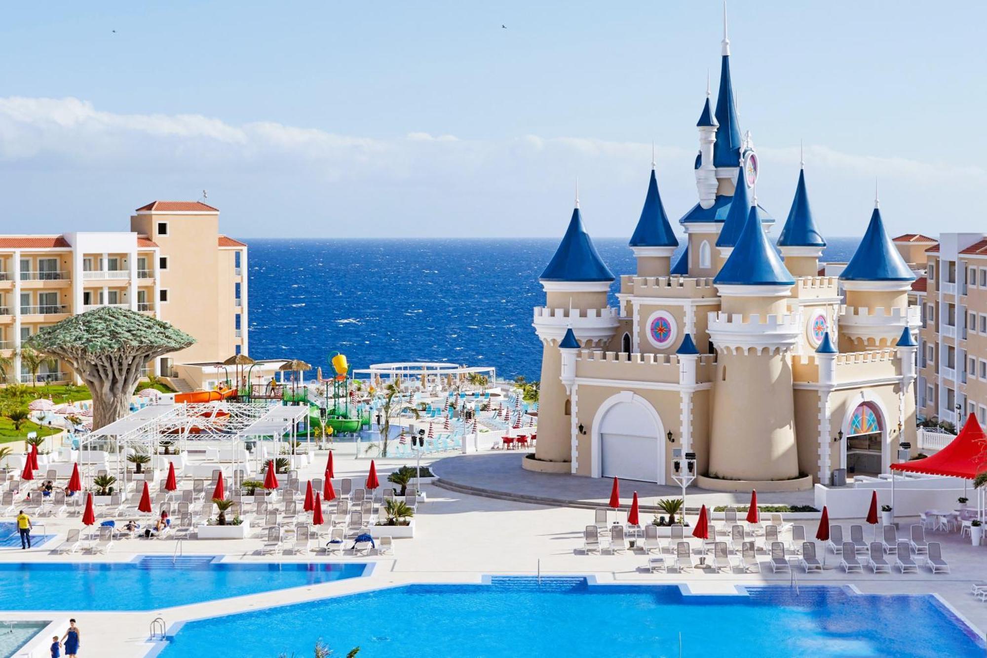 Bahia Principe Fantasia Tenerife San Miguel de Abona Dış mekan fotoğraf The Land of Legends Theme Park